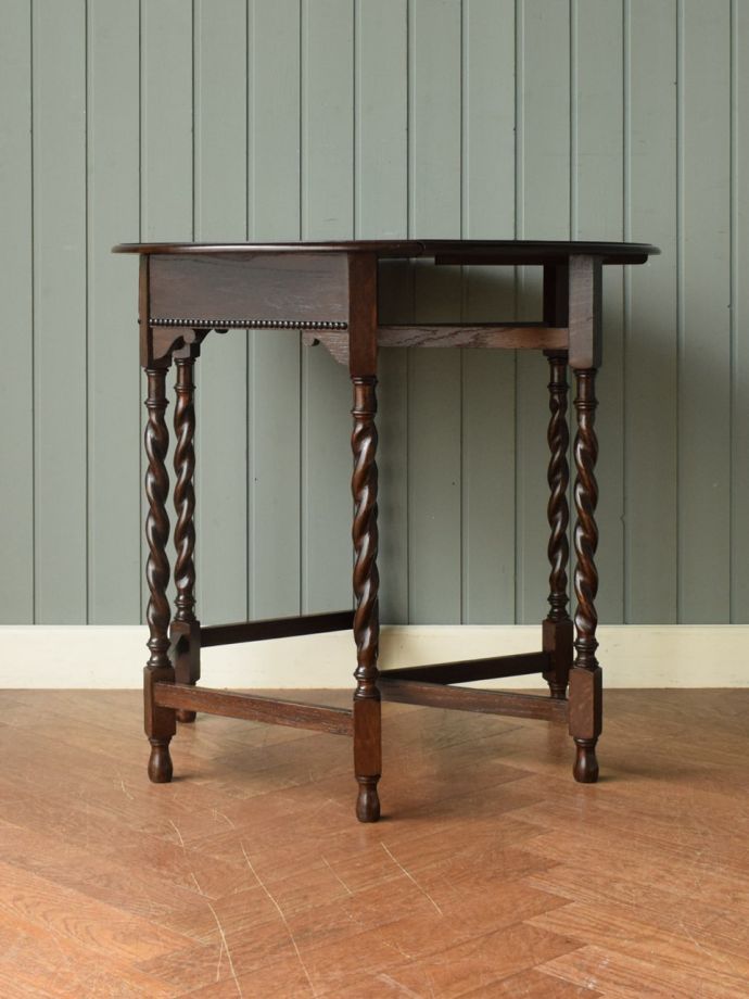 コンソールテーブルの後ろ姿