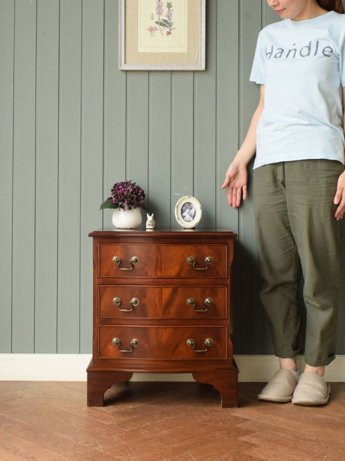 英国アンティークのチェスト