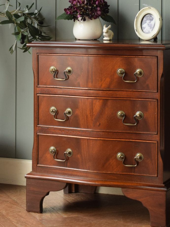 アンティークチェストの美しい木目