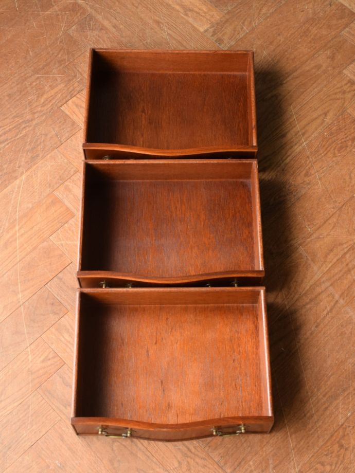 おしゃれなチェストの引き出しの中