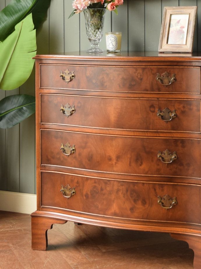 アンティークチェストの美しい木目