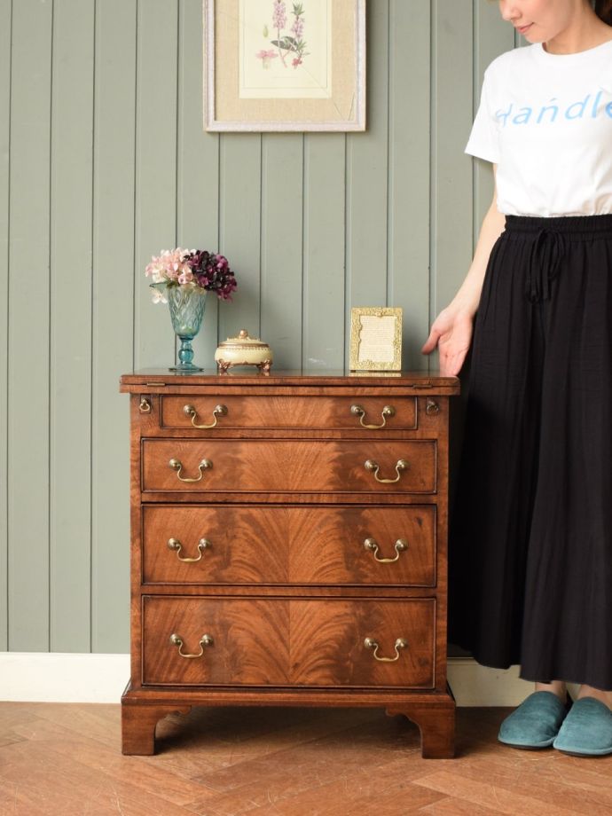 英国アンティークのチェスト