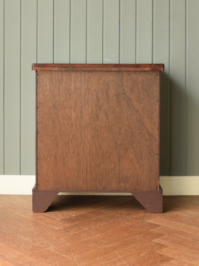 アンティークチェストの後ろ姿