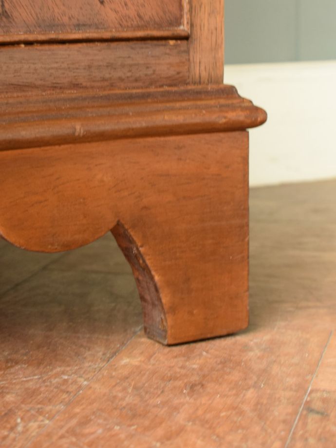 アンティーク家具の脚