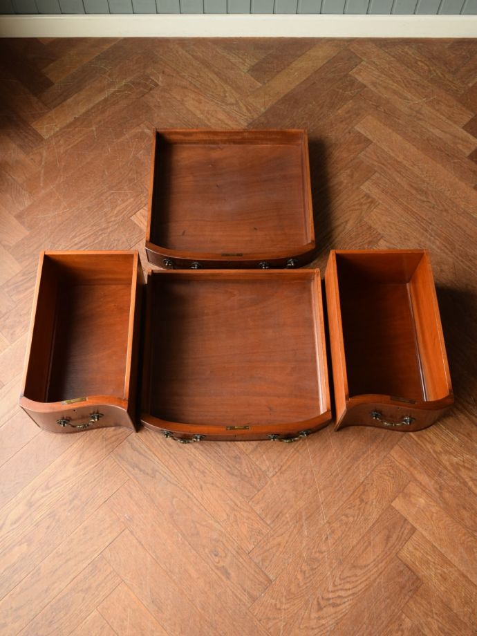 サイドボードの引き出し