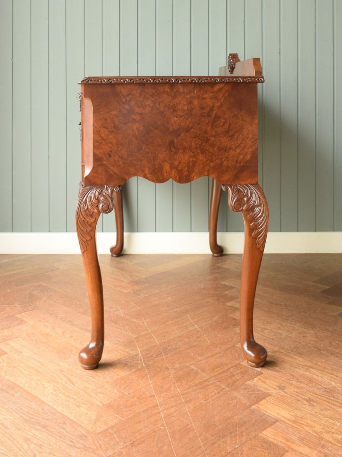 サイドボードの側面