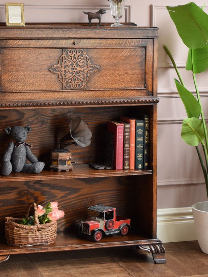 アンティーク家具らしさが漂うビューロー