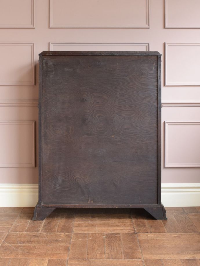 ビューローの後ろ姿