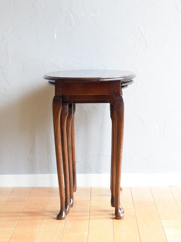 ネストテーブルの横顔