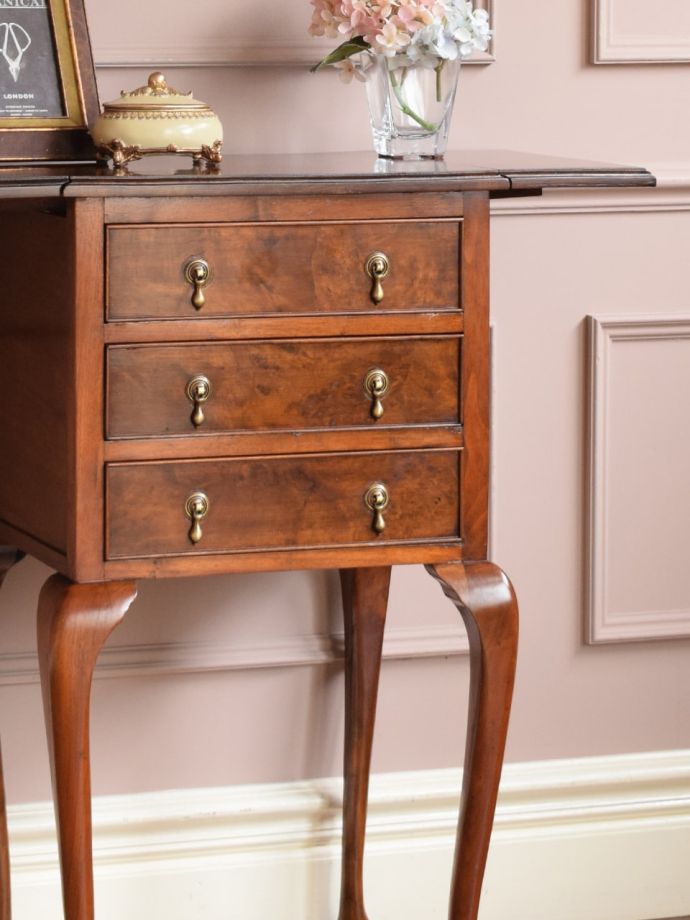 アンティークチェストの美しい木目