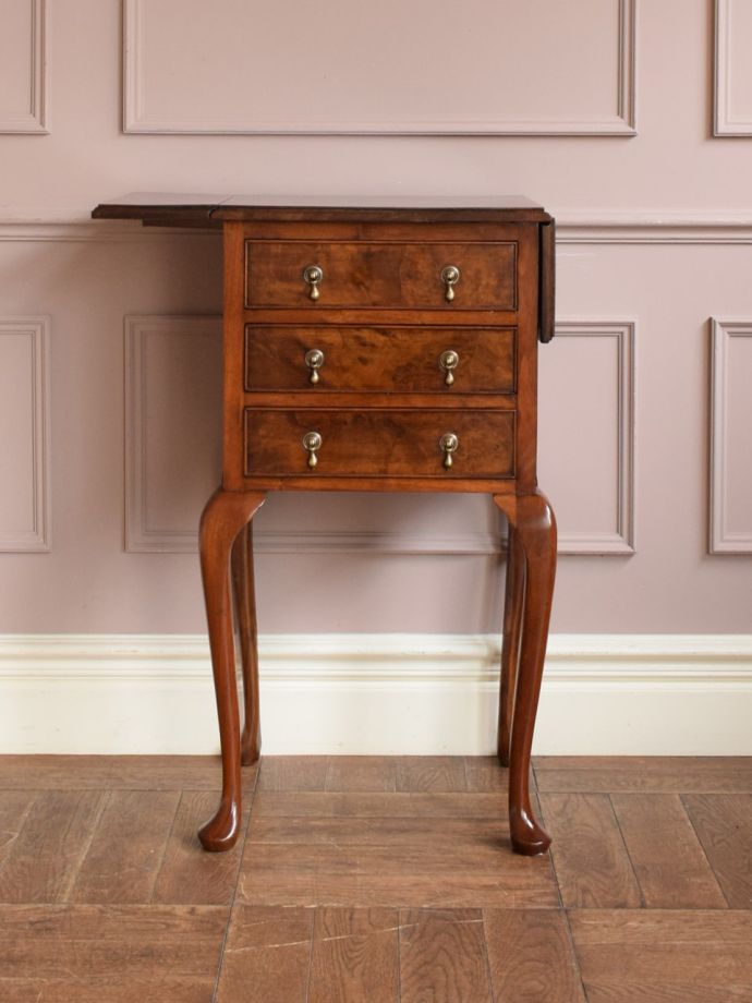 伸長式天板を片方開くと