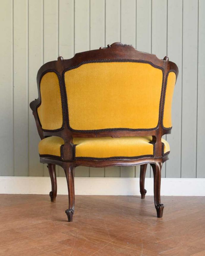 1Pソファ(ラウンジチェア)　アンティーク チェア　フランスで見つけた優雅なアンティークサロンチェア。優雅な後ろ姿にうっとり･･･うっとりするほど優雅な後ろ姿。(q-336-c)