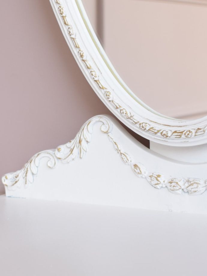 シュバルミラーの装飾