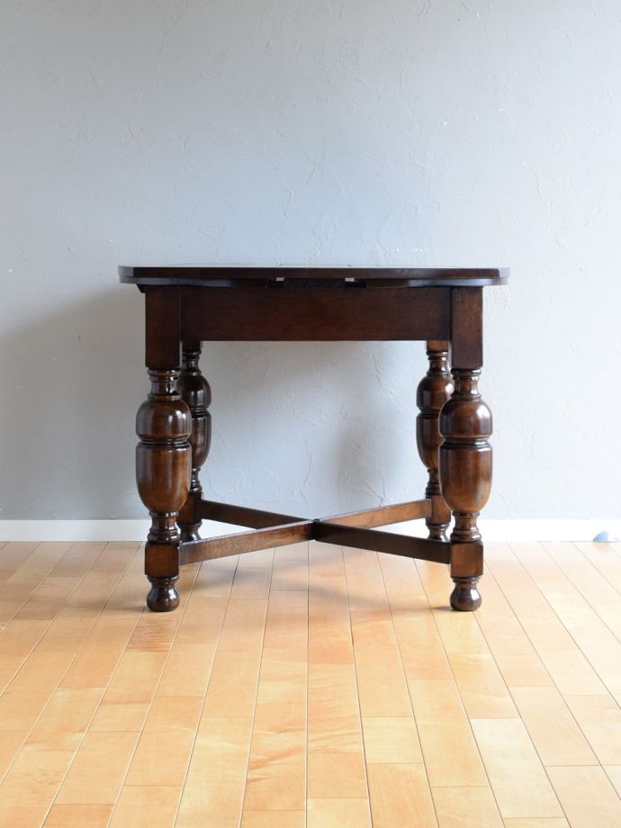 伸長式テーブルの側面