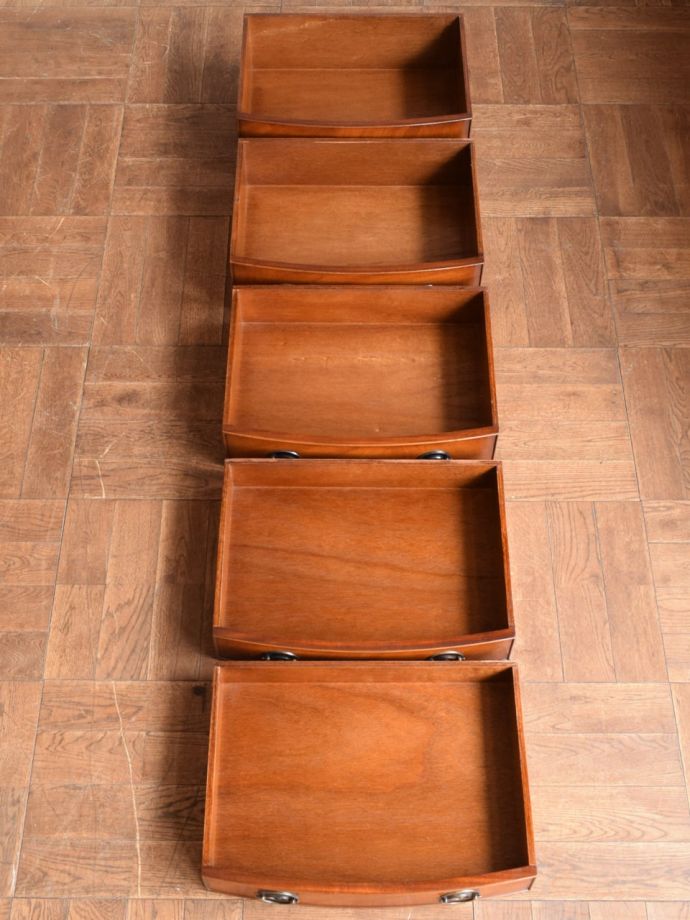 おしゃれなチェストの引き出しの中