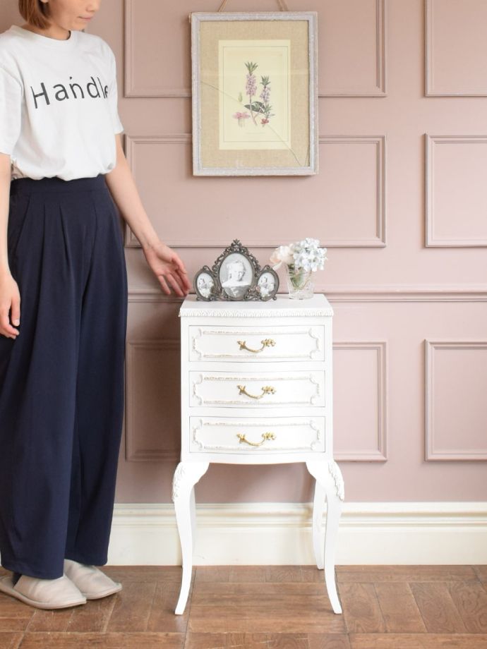 フランスのアンティークサイドチェスト