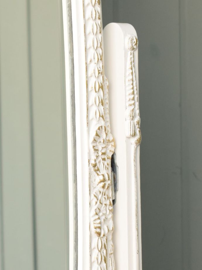 シュバルミラーの装飾