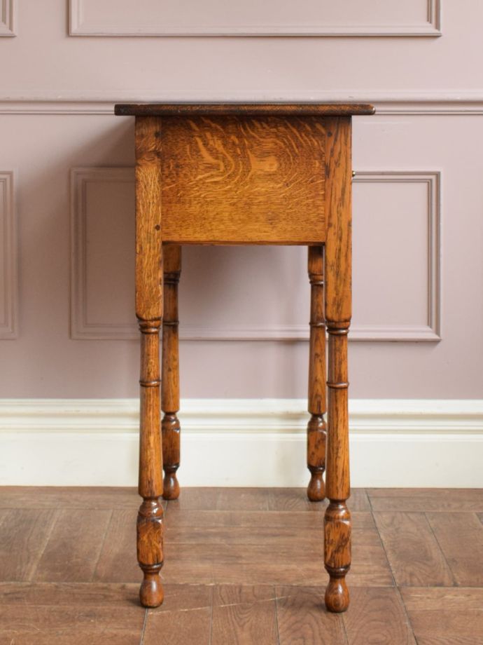 コンソールテーブルの側面