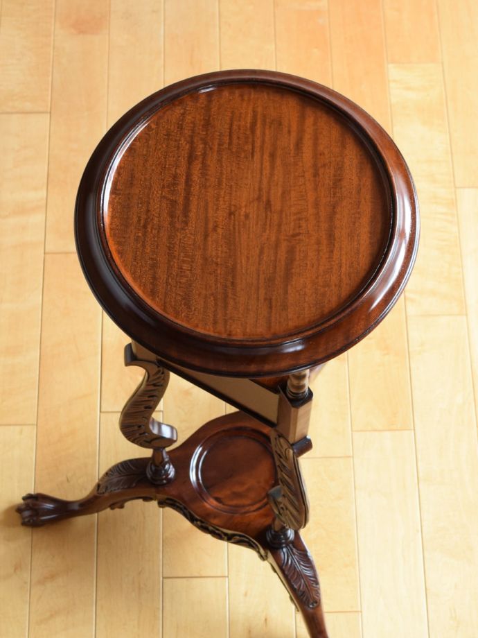 アンティークのプランツスタンドの天板