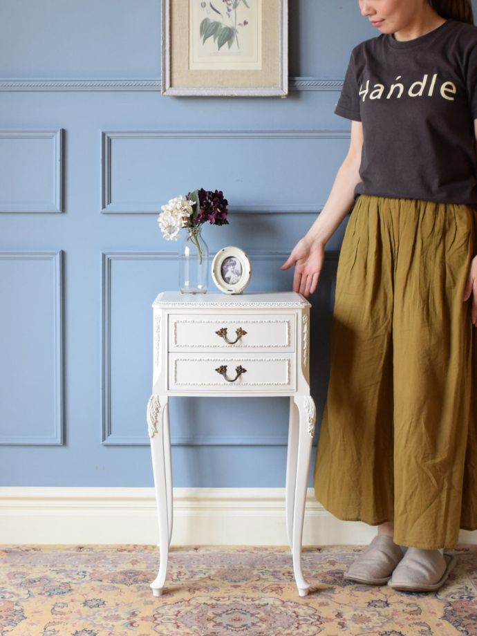 フランスのアンティークサイドチェスト