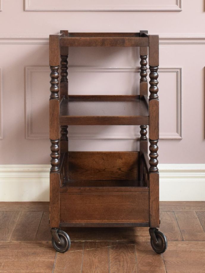 アンティークワゴンの側面