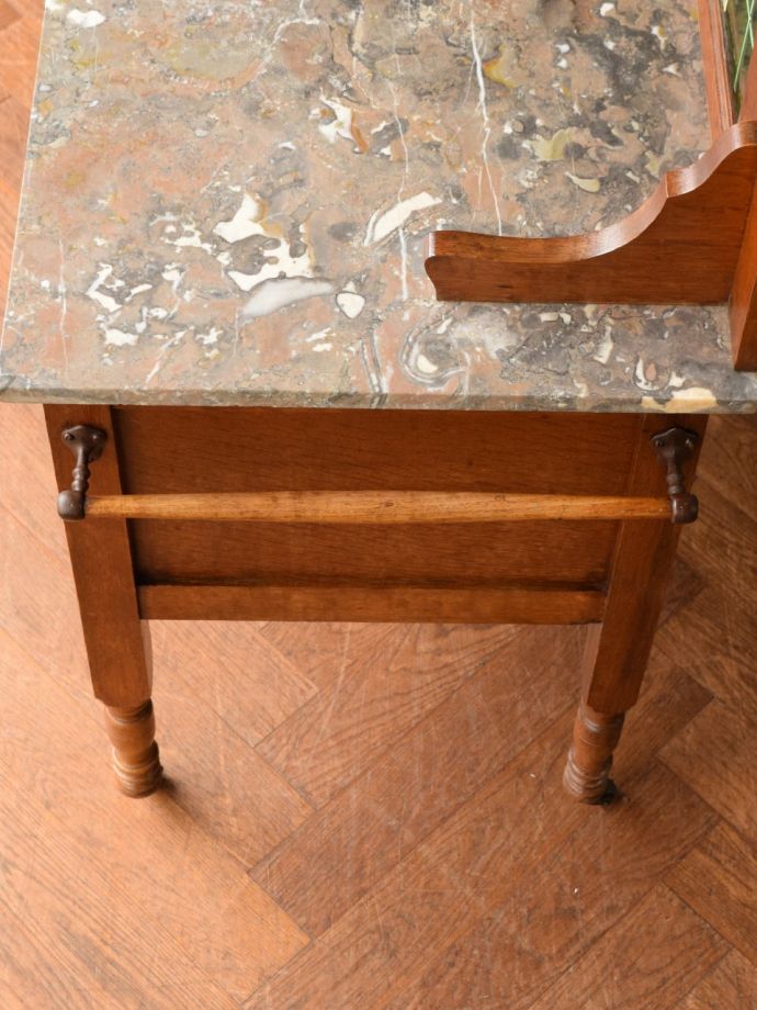 ウォッシュスタンドのタオルバー