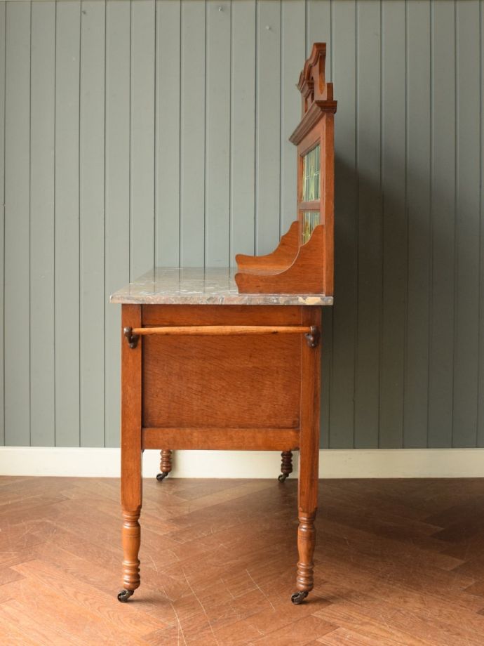 ウォッシュスタンドの側面