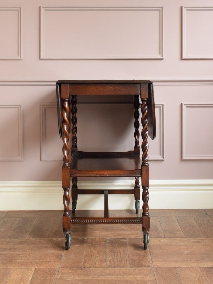 アンティークワゴンの側面