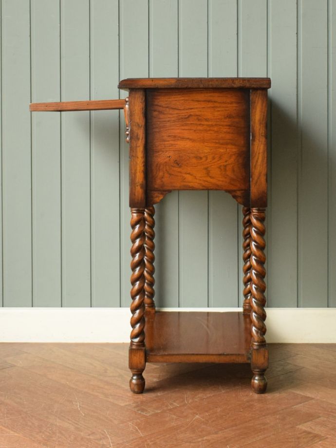 オケージョナルテーブルの側面