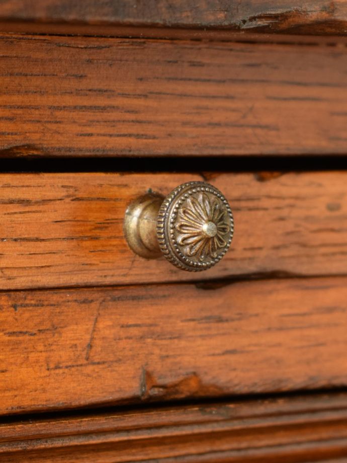 スライディングトレイの取っ手