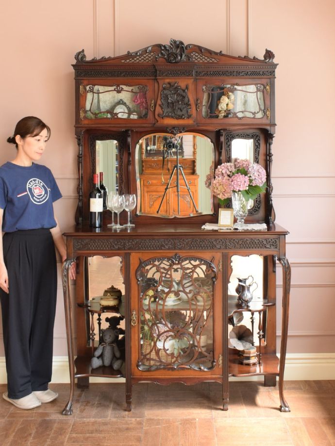 アンティークのパーラーキャビネット