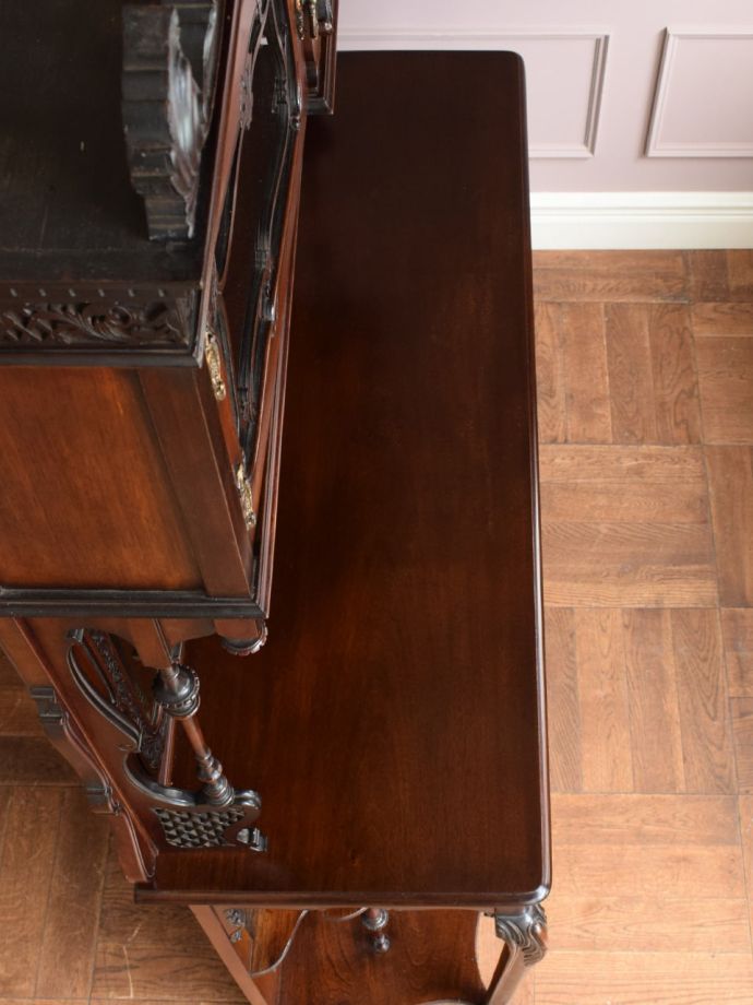 パーラーキャビネットの天板