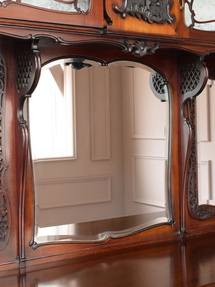 パーラーキャビネットの鏡