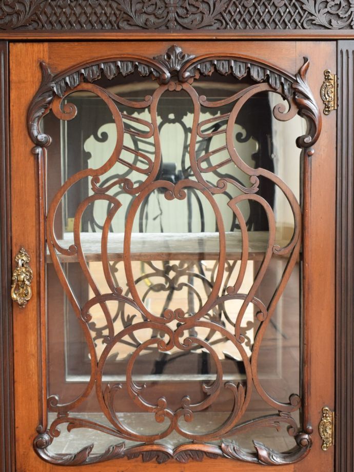 パーラーキャビネットの装飾