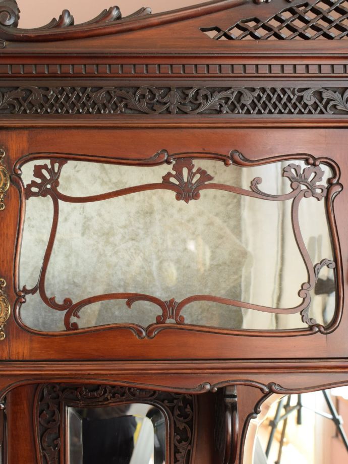 アンティーク家具の装飾