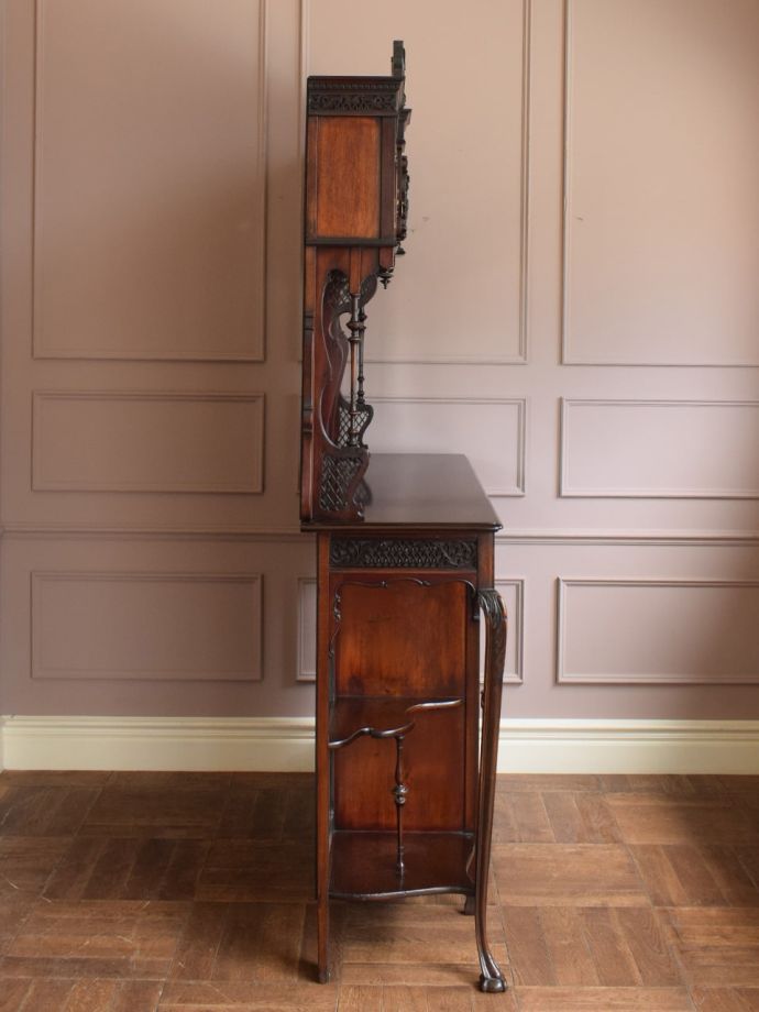 キャビネットの側面