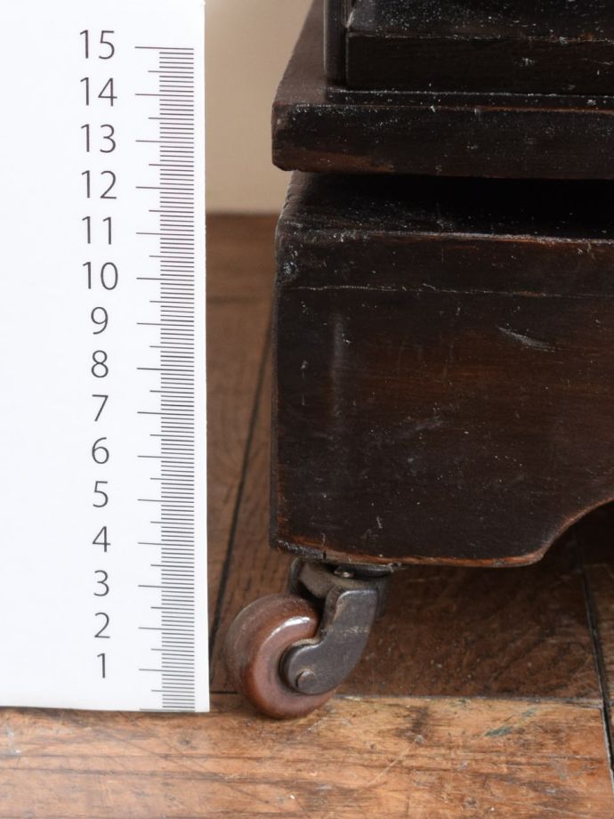 アンティーク家具の脚