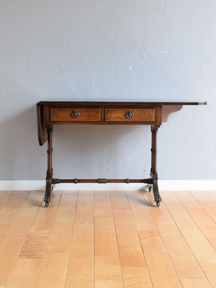 伸長式天板を片方開くと