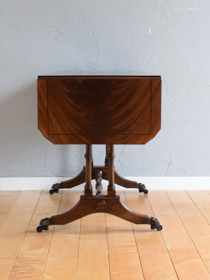 折り畳み式テーブルの側面