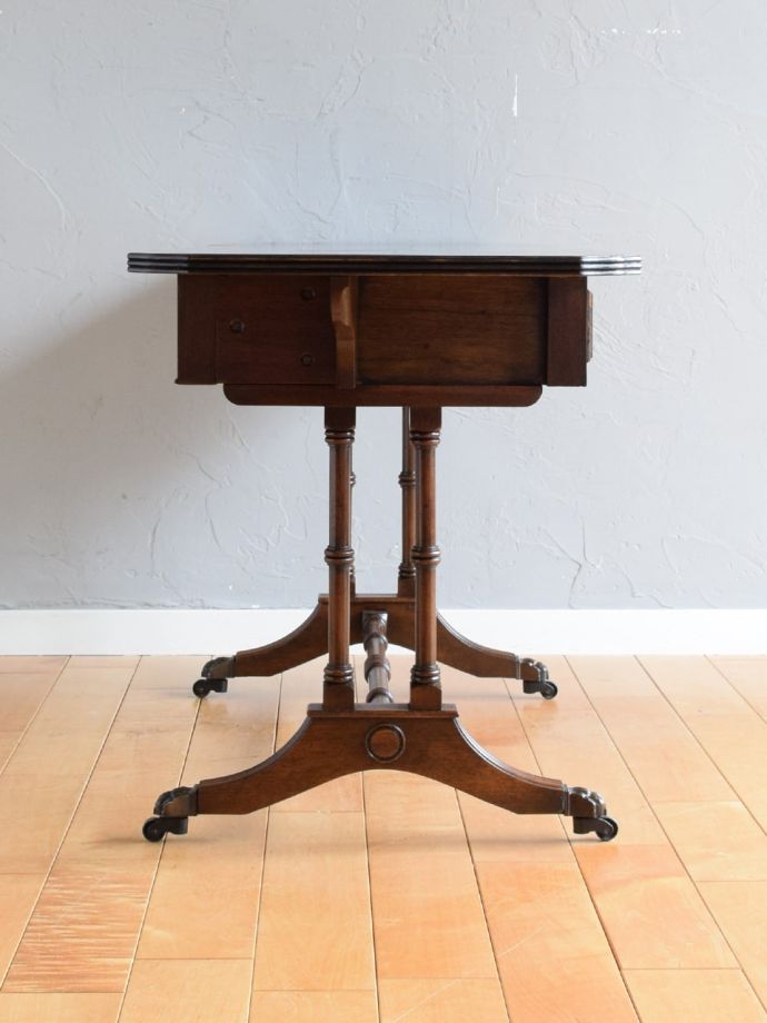 折り畳み式テーブルの反対側