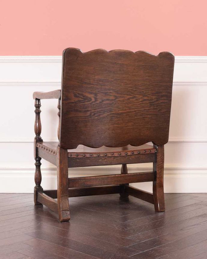 1Pソファ(ラウンジチェア) アンティーク チェア 英国アンティークらしい家具、モンクスベンチ(ベンチテーブル)。後ろ姿も見て下さい。(q-338-c)