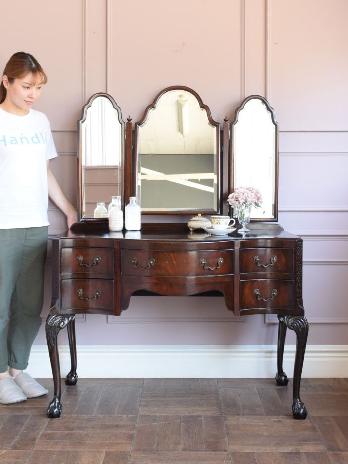 英国アンティークのドレッサー