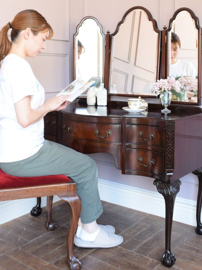 便利に使えるアンティークのドレッサー