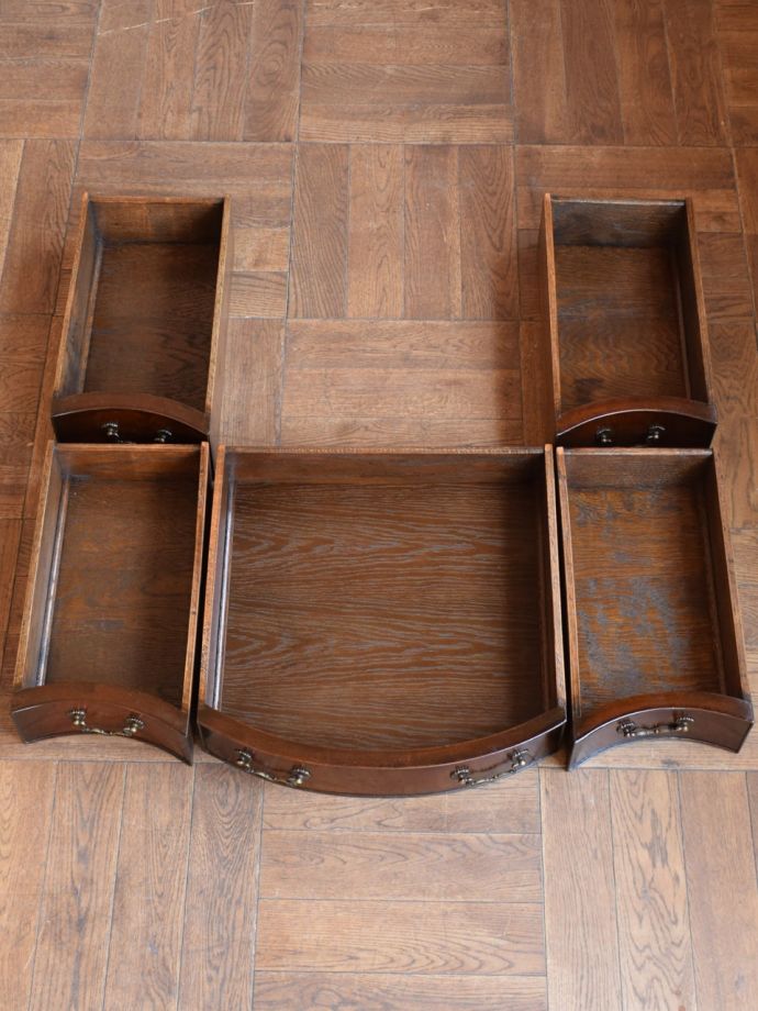 ドレッサーの引き出しの中