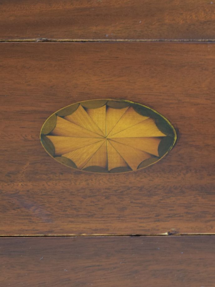 アンティークテーブルの装飾