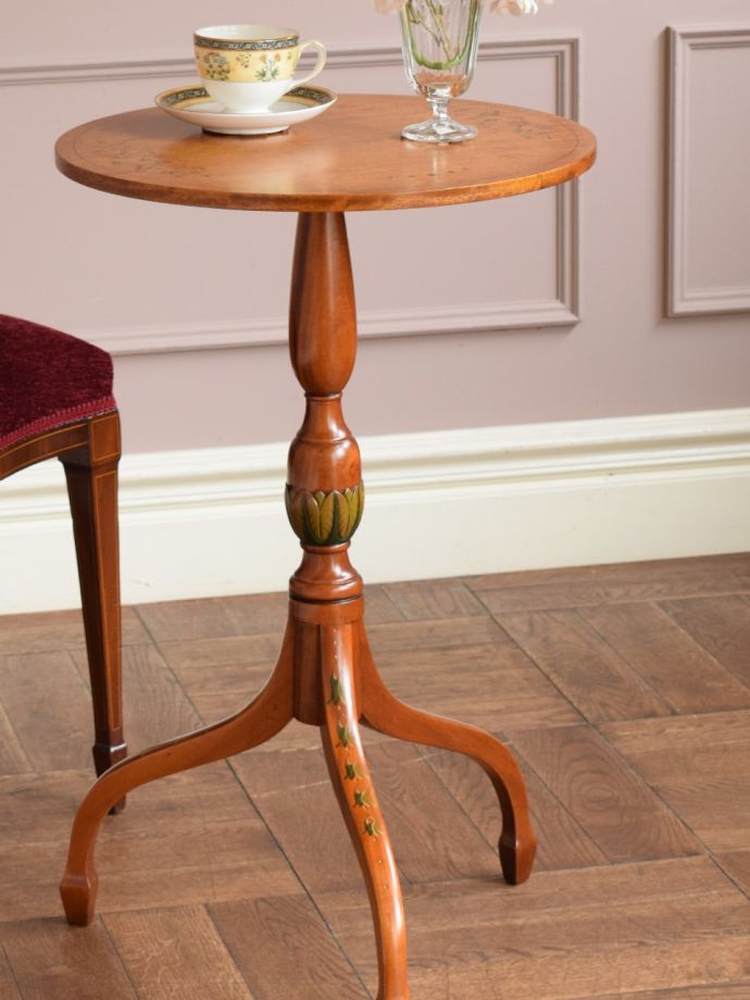 英国のアンティーク家具らしいデザイン