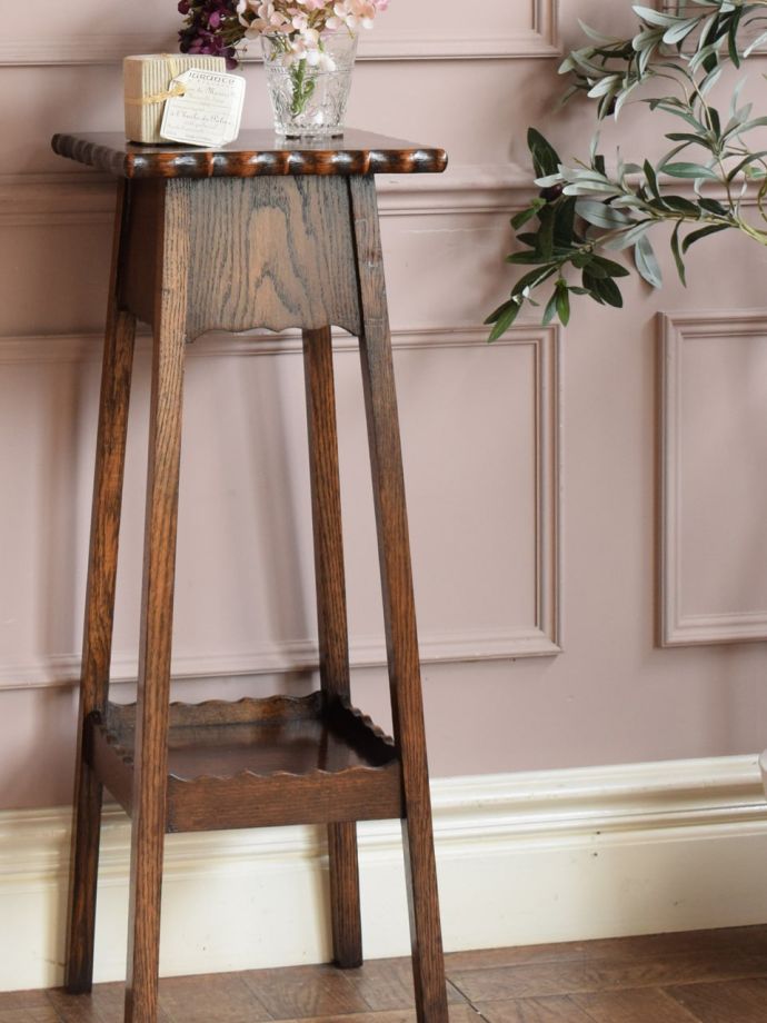 英国のアンティーク家具らしいデザイン