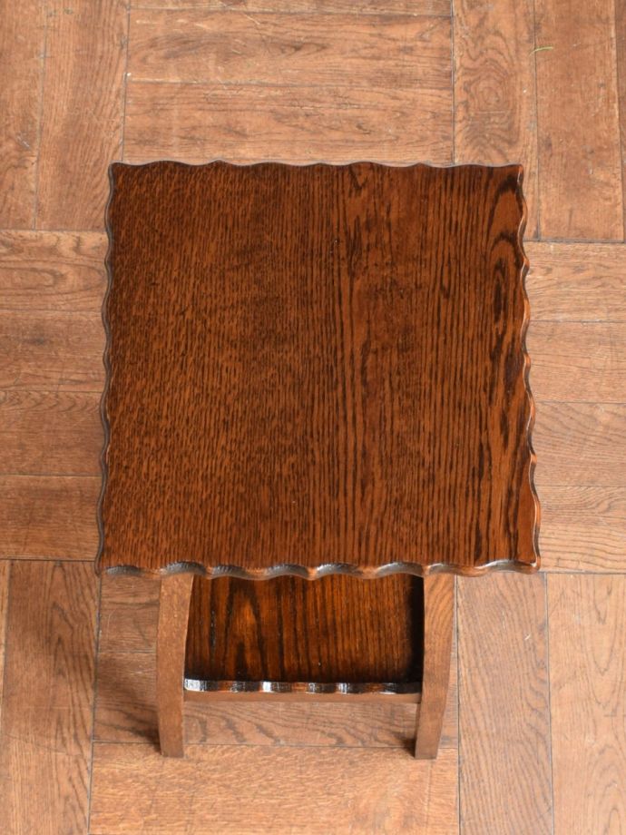 アンティークのプランツスタンドの天板