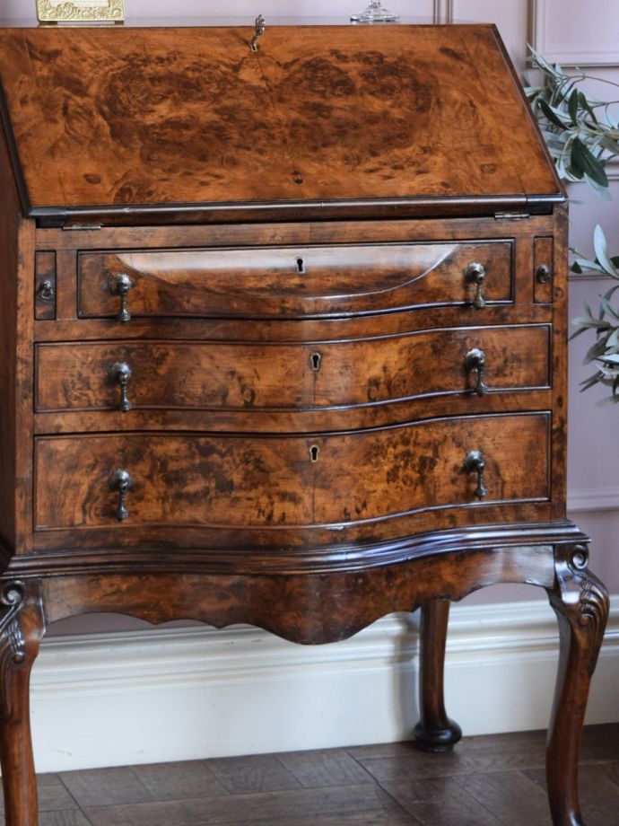 アンティーク家具らしさが漂うビューロー