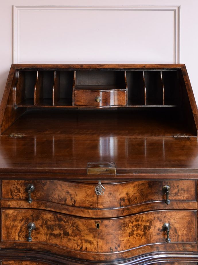 アンティークビューローの扉の中